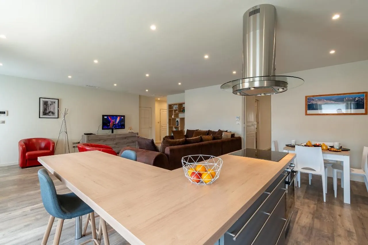 Standing Vieux Port 110 M2, Marseille Apartment France