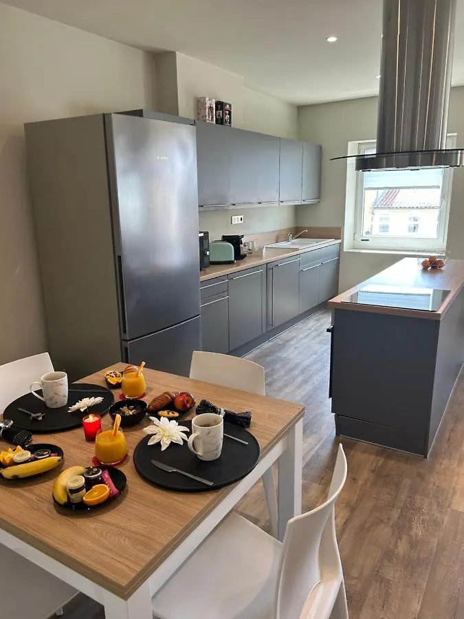 Standing Vieux Port 110 M2, Marseille Apartment