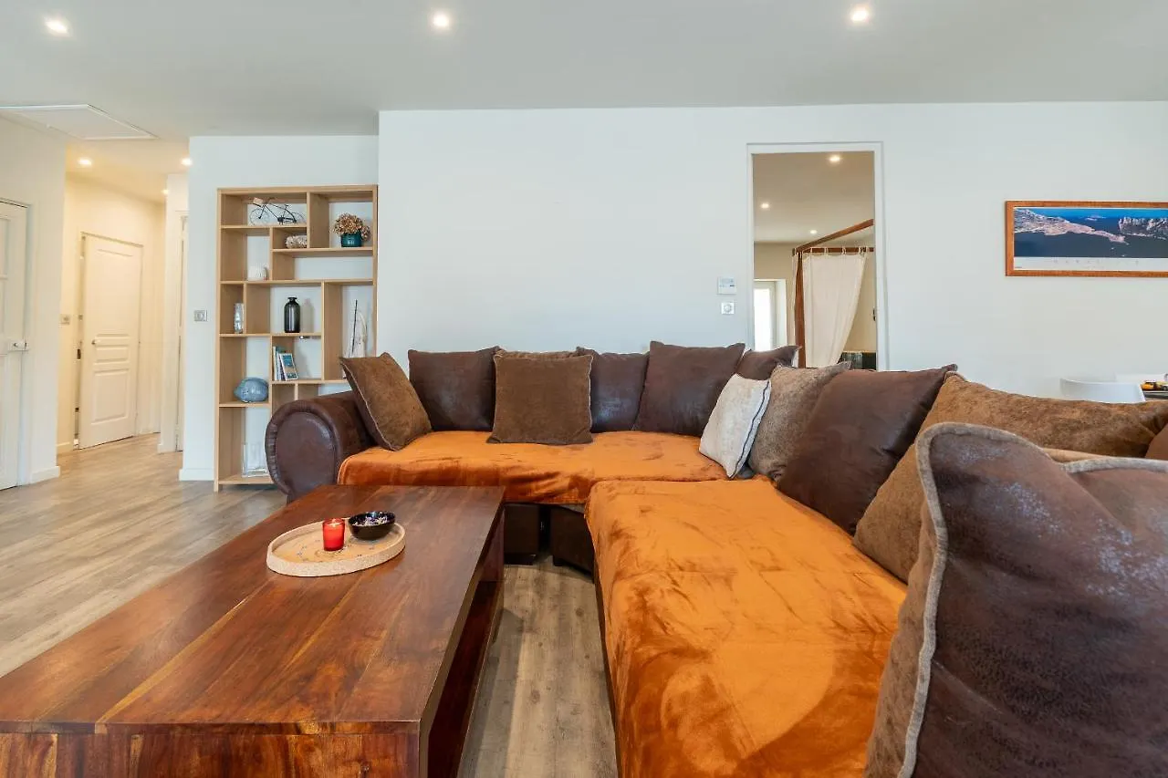 Standing Vieux Port 110 M2, Marseille Apartment