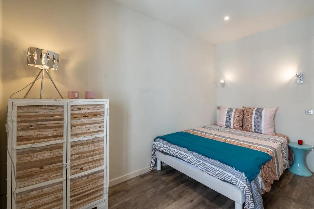 Standing Vieux Port 110 M2, Marseille Apartment