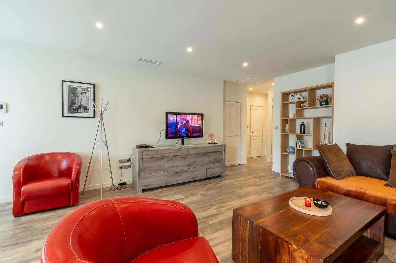 Standing Vieux Port 110 M2, Marseille Apartment