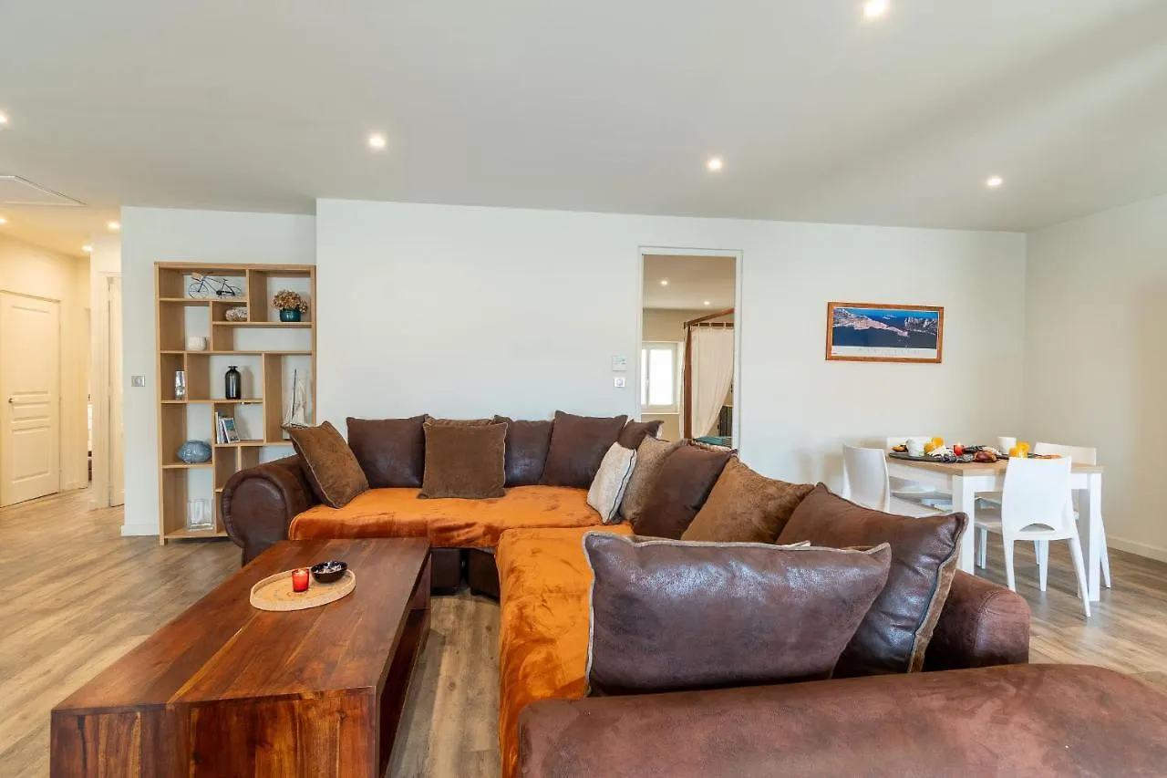 Standing Vieux Port 110 M2, Marseille Apartment France