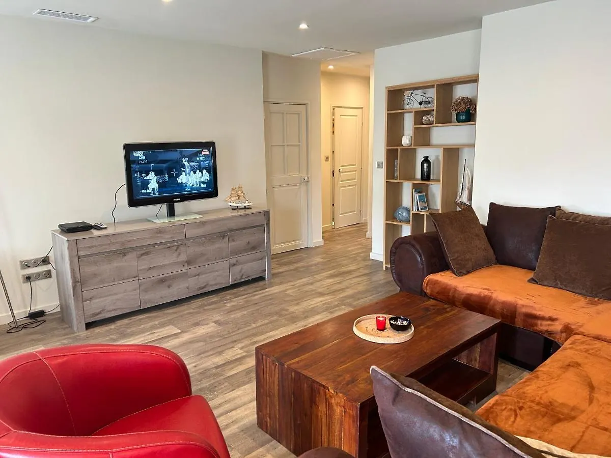 Standing Vieux Port 110 M2, Marseille Apartment