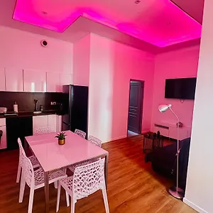 Hébergement de vacances Jolie Maison Individuelle 50 M2 ,design Et Climatisee, Confort, Wifi, Terasse Privee , 5 Min Et Autoroute, Stationnement Gratuit, Marseille