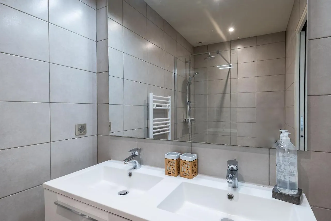 Standing Vieux Port 110 M2, Marseille Apartment France